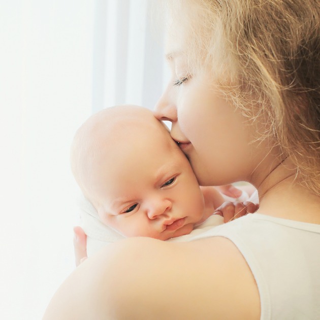 Ayuda a aliviar los cólicos del bebé de forma natural